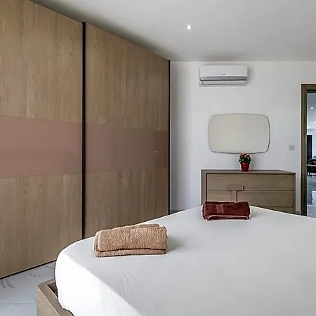 Hotel Penthouse In Ta Xbiex, Pool & Seaview Sliema