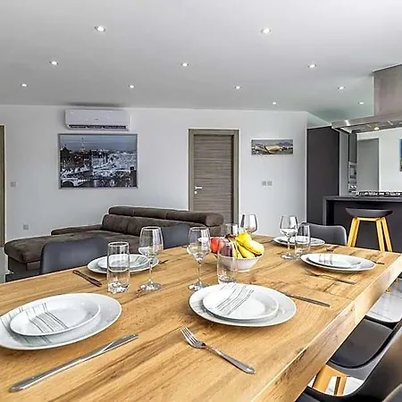 Penthouse In Ta Xbiex, Pool & Seaview Sliema