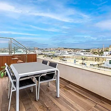 Penthouse In Ta Xbiex, Pool & Seaview 4*