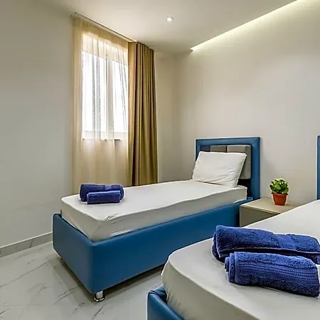Penthouse In Ta Xbiex, Pool & Seaview