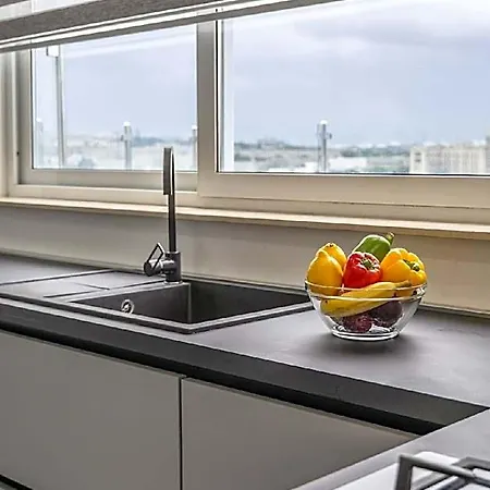 Penthouse In Ta Xbiex, Pool & Seaview 4*