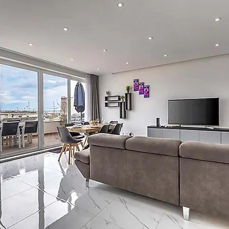 Penthouse In Ta Xbiex, Pool & Seaview Hotel