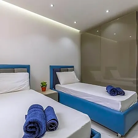 Hotel Penthouse In Ta Xbiex, Pool & Seaview 4*