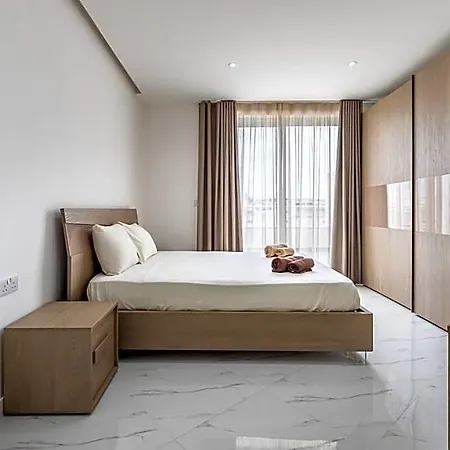 Hotel Penthouse In Ta Xbiex, Pool & Seaview